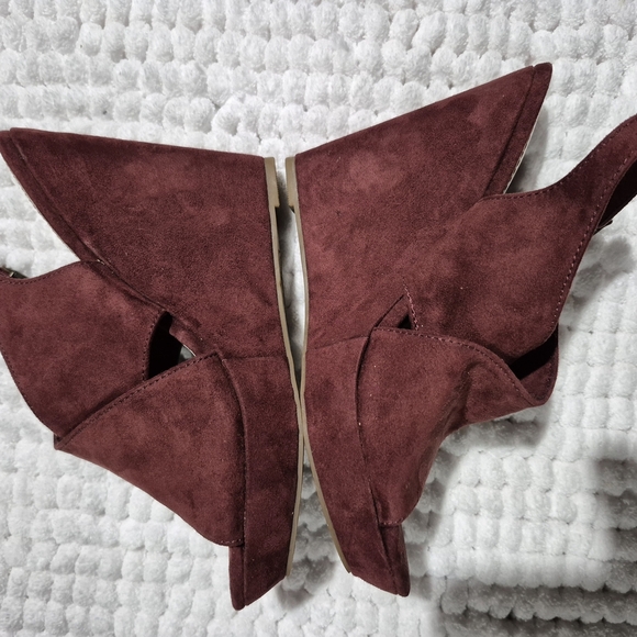 Elegant Brown Women's Heels - Picture 2 of 8